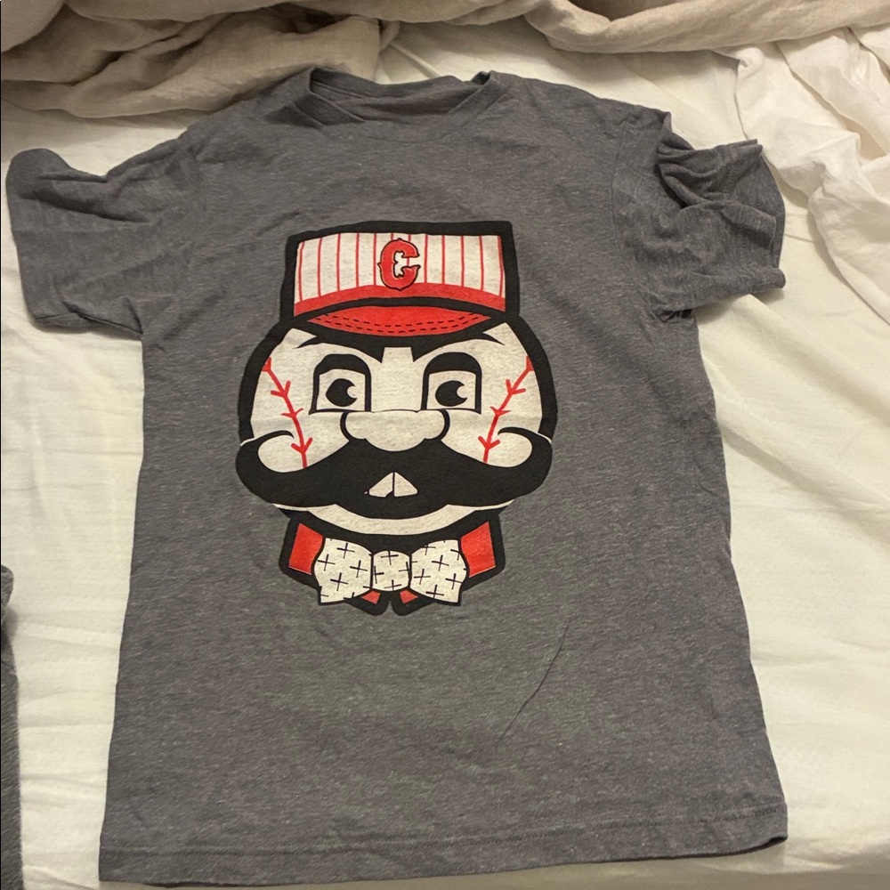 Cincinnati Gray Vintage-Style Baseball Mascot Tee with Red Accents
